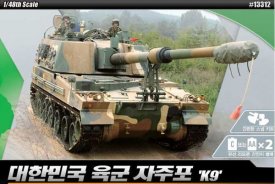Academy Tank s motorem